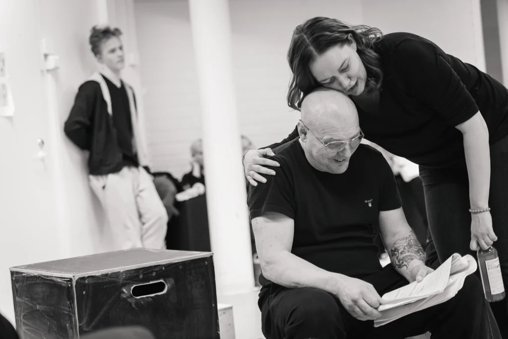 Parasta aikaa -näytelmän harjoitukset Vihdin Teatterissa